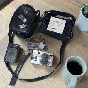 Sony Cyber Shot Model DSC-V1 Camera bag, cord bag, charger, memory card & manual